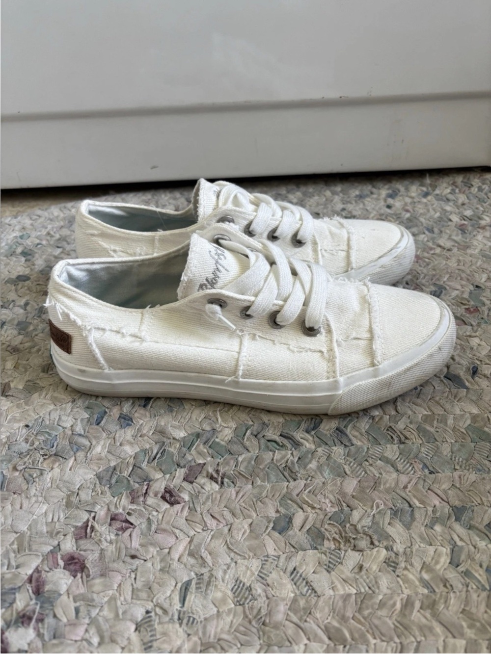 Blowfish Malibu Women's White Canvas Distressed Slip-On Sneakers Size 8 M Medium